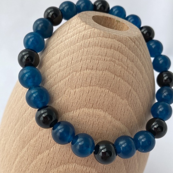 Hand Crafted Jewelry - Blue Jade and Onyx Beaded Stretch Bracelet